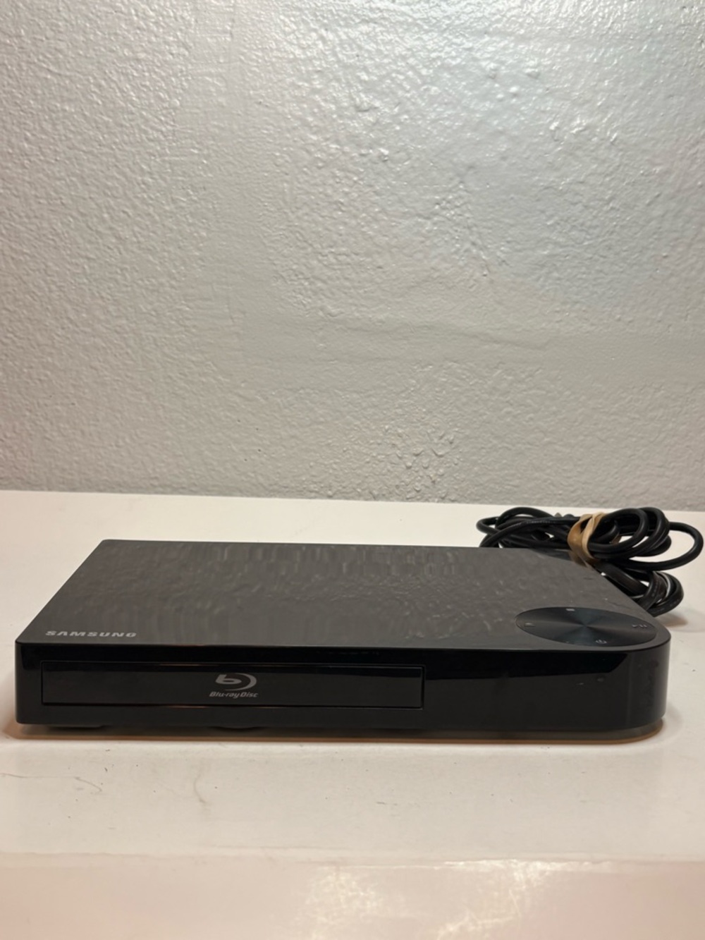 Samsung Black Blu-ray Disc Player with Gloss Finish